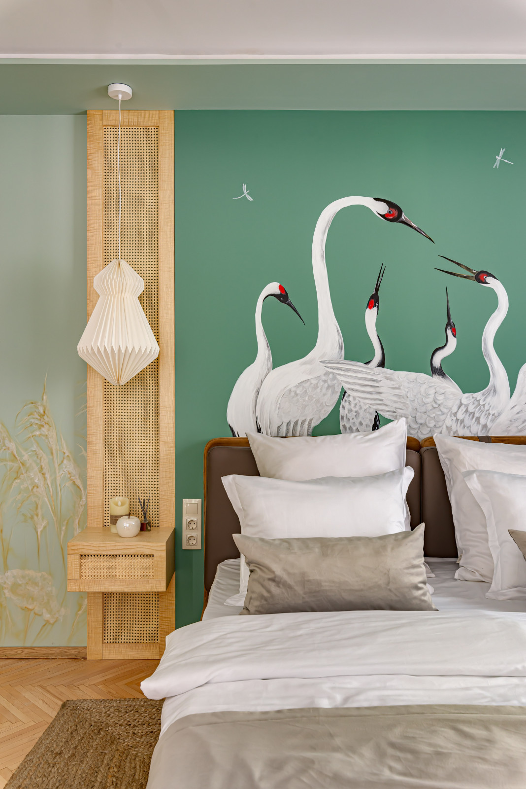 Спальня с журавлями