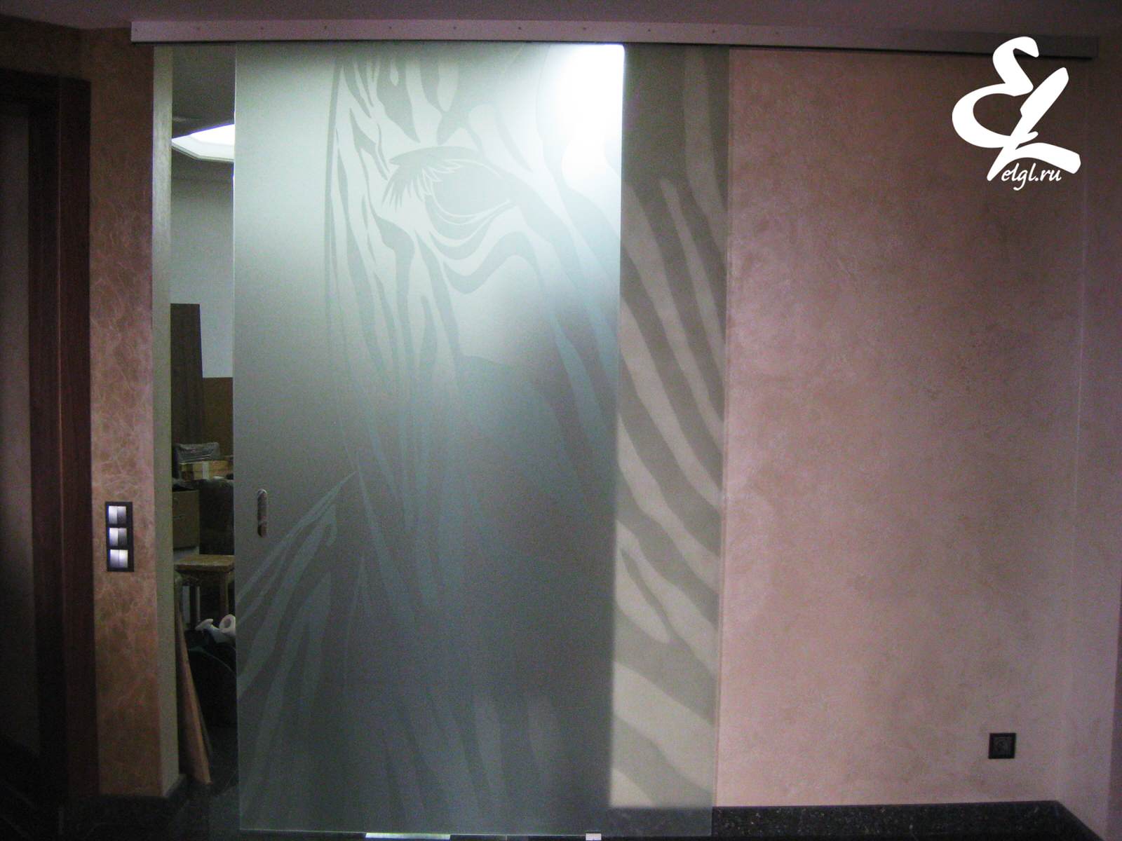 Обложка проекта: Двери из стекла