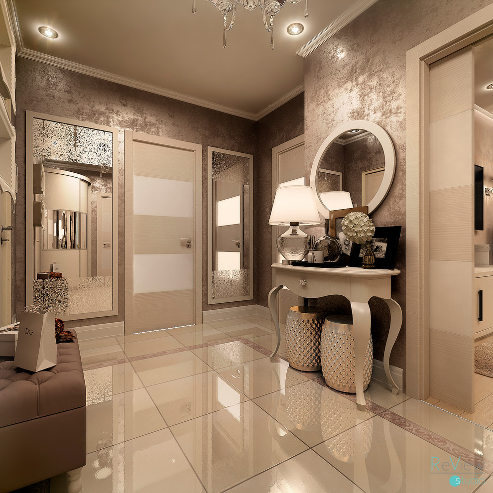 Прихожая трехкомнатной квартиры в г. Пятигорске