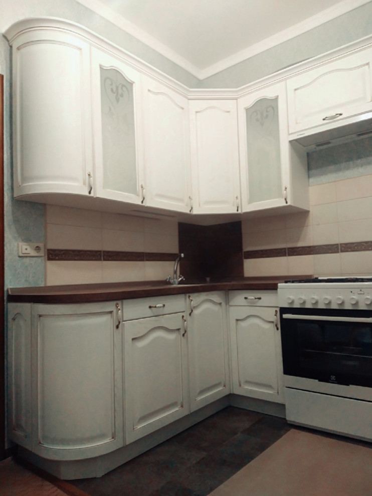 Белая классика одноарочная из массива дуба