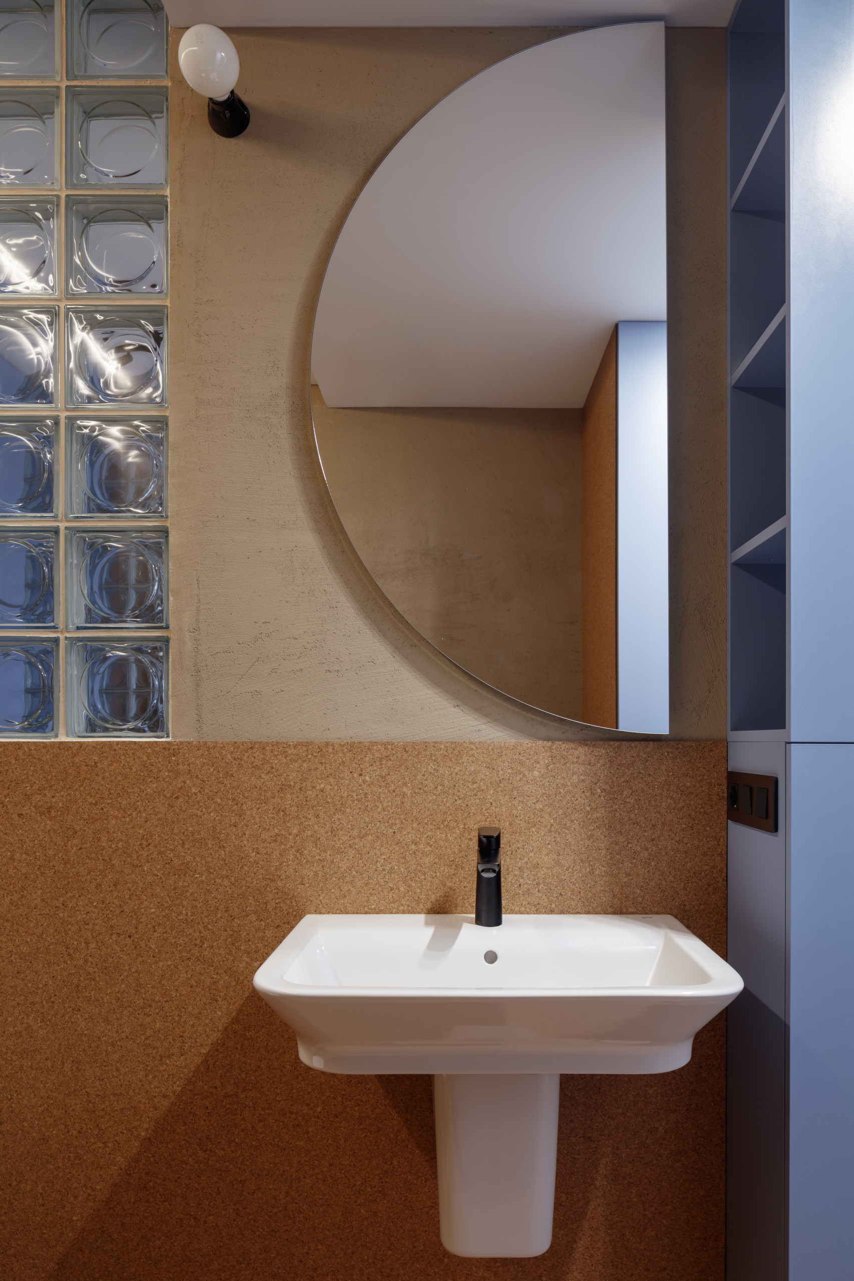 Houzz тур: Апартаменты 40 кв. м – из пробки и стеклоблоков