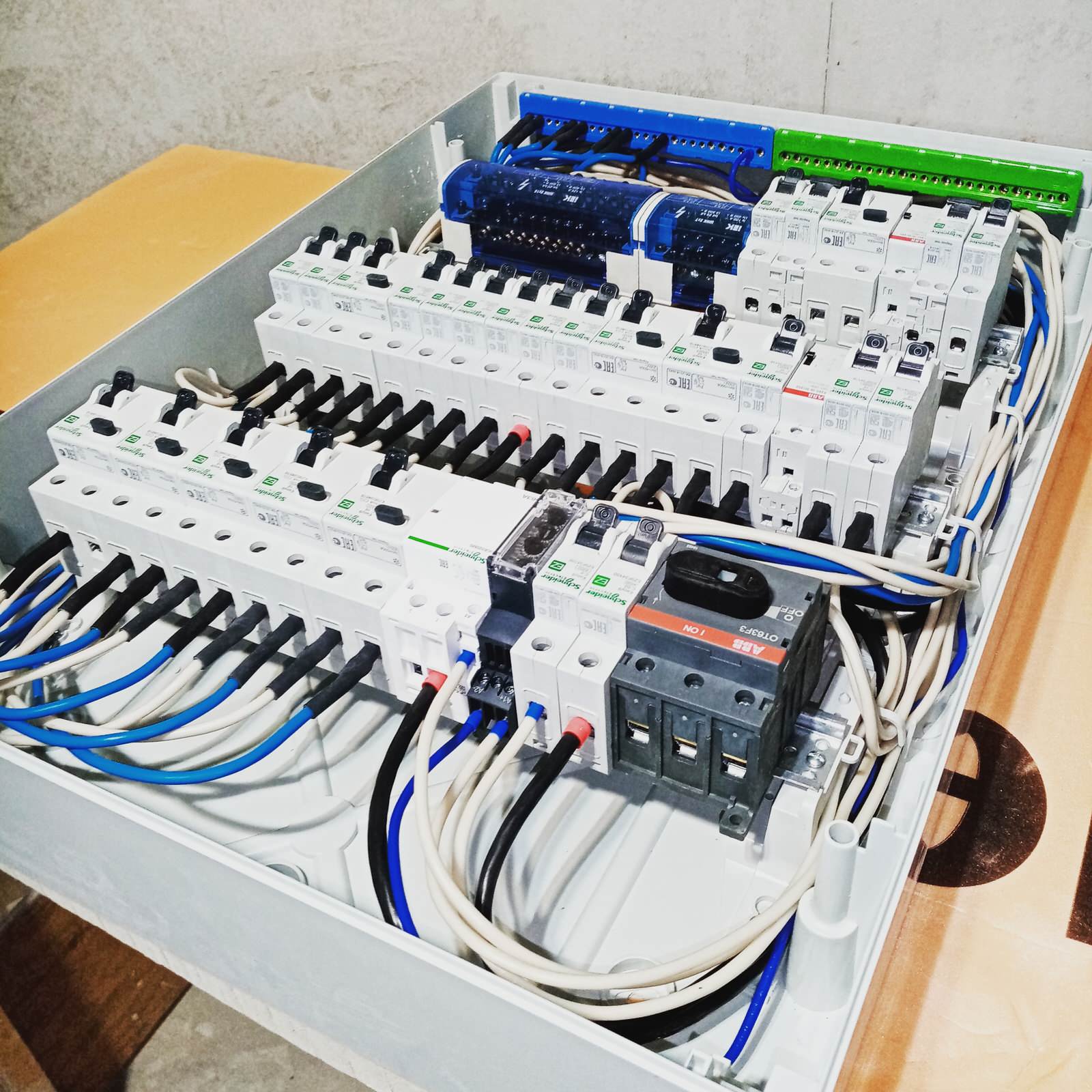 Электромонтаж в квартире