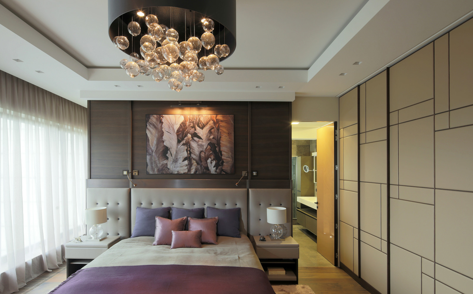 Телевизор в стене из натурального камня