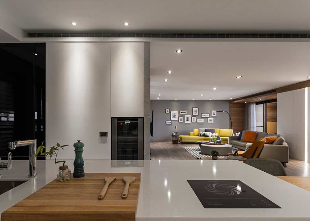 Светлая квартира с просторной диванной зоной от L DESIGN