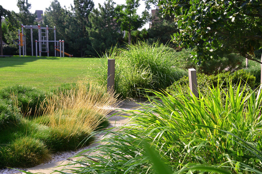 Современный сад в КП "Бенилюкс" вилла 2