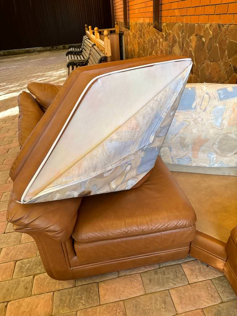 кожаный диван