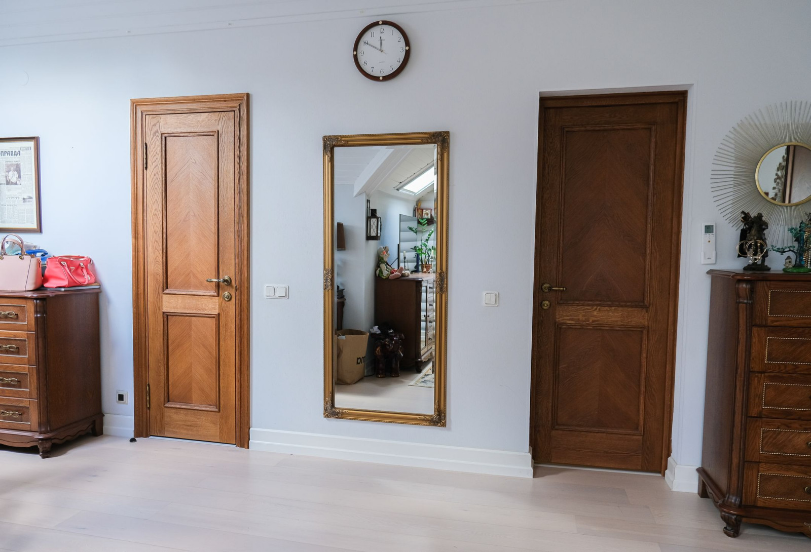 Деревянные современные окна для загородных домов