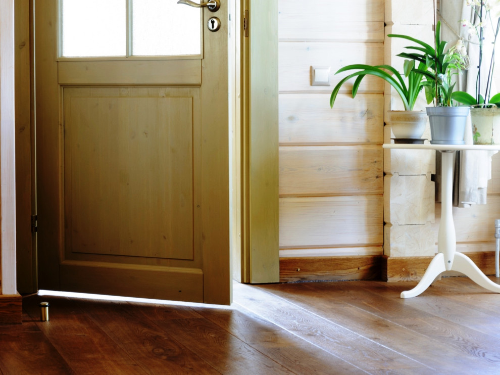 Обложка проекта: Паркетная доска из массива дуба Tantum Quercus в интерьере (загородный дом)