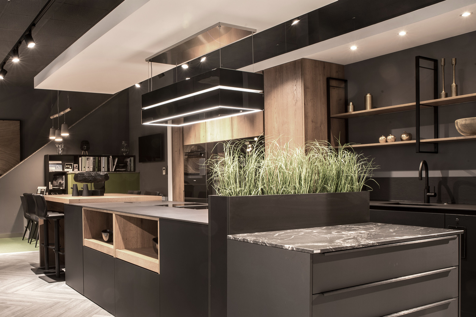 Обложка проекта: Шоурум салона кухонь в городе Бонн