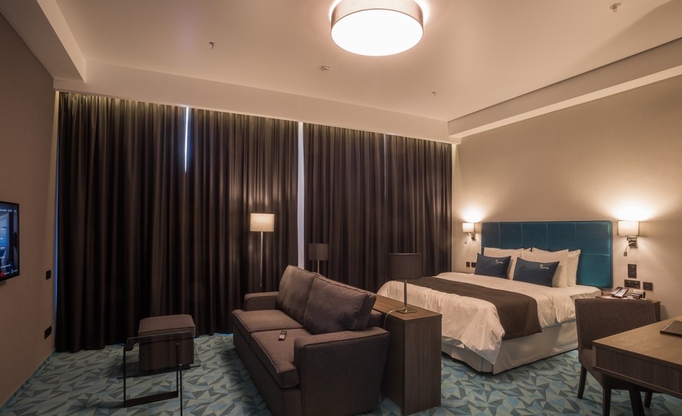 Освещение номера в гостинице Mirotel