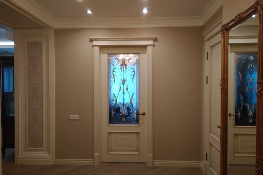 Окрашенные двери