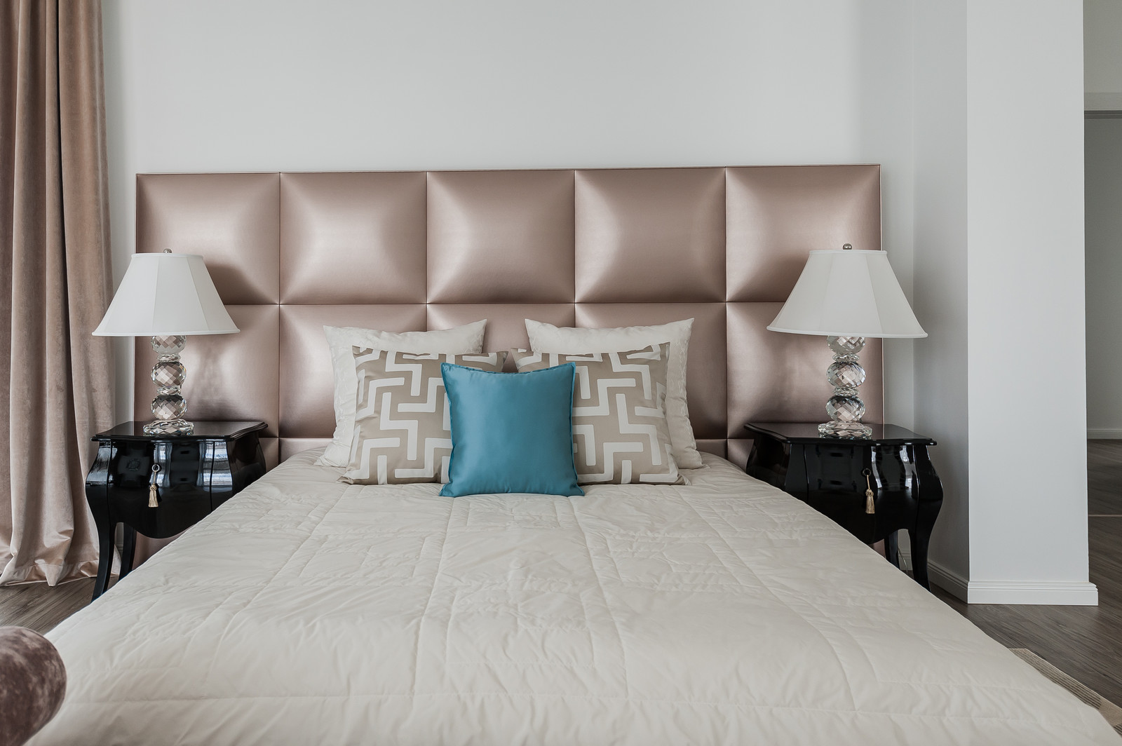 Дом с лошадиным бюстом