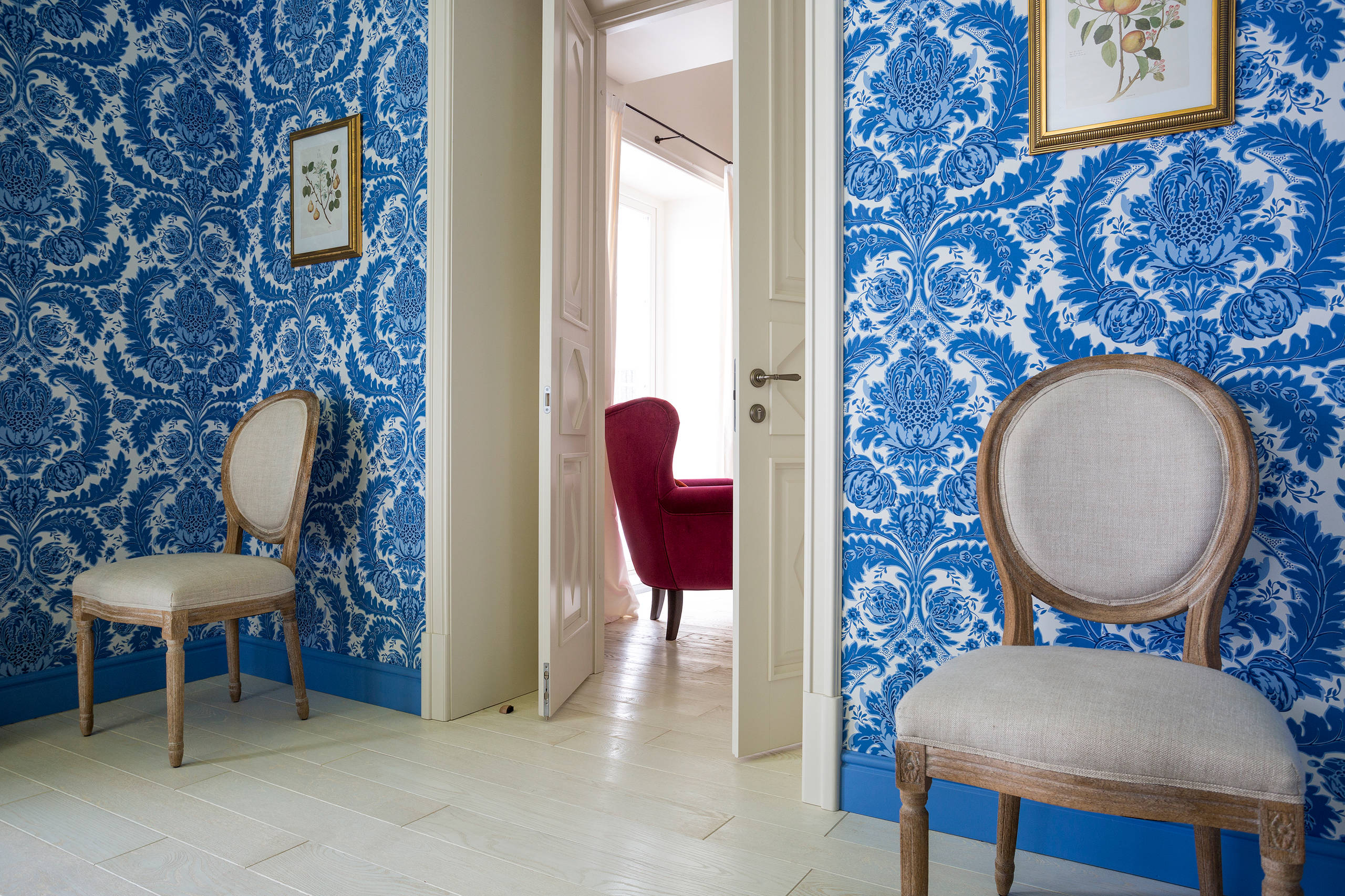 Houzz тур: Камин с изразцами и русские мотивы в доме для трех поколений