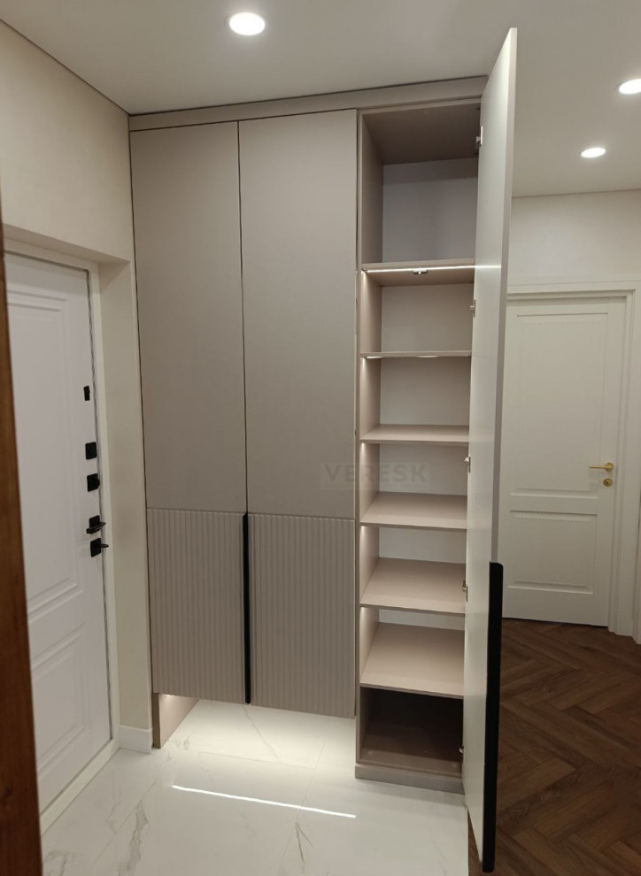 Распашные шкафы