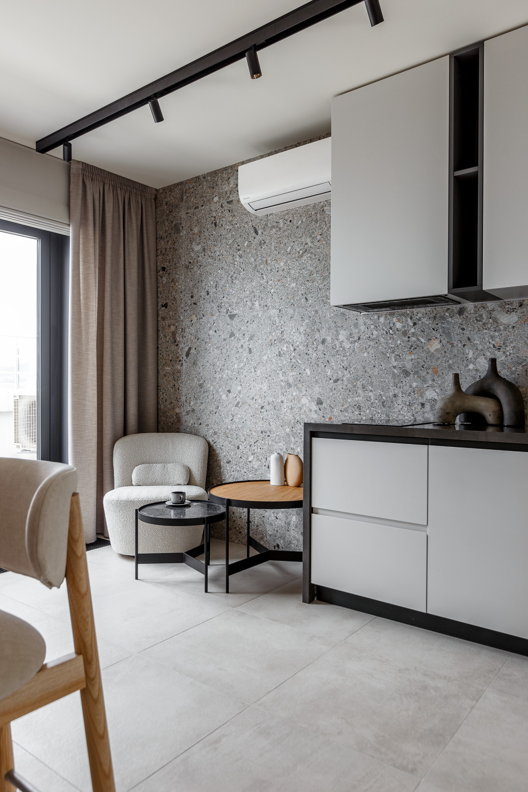 Фото. Камни на берегу, 70м.кв. ЖК Морская Симфония