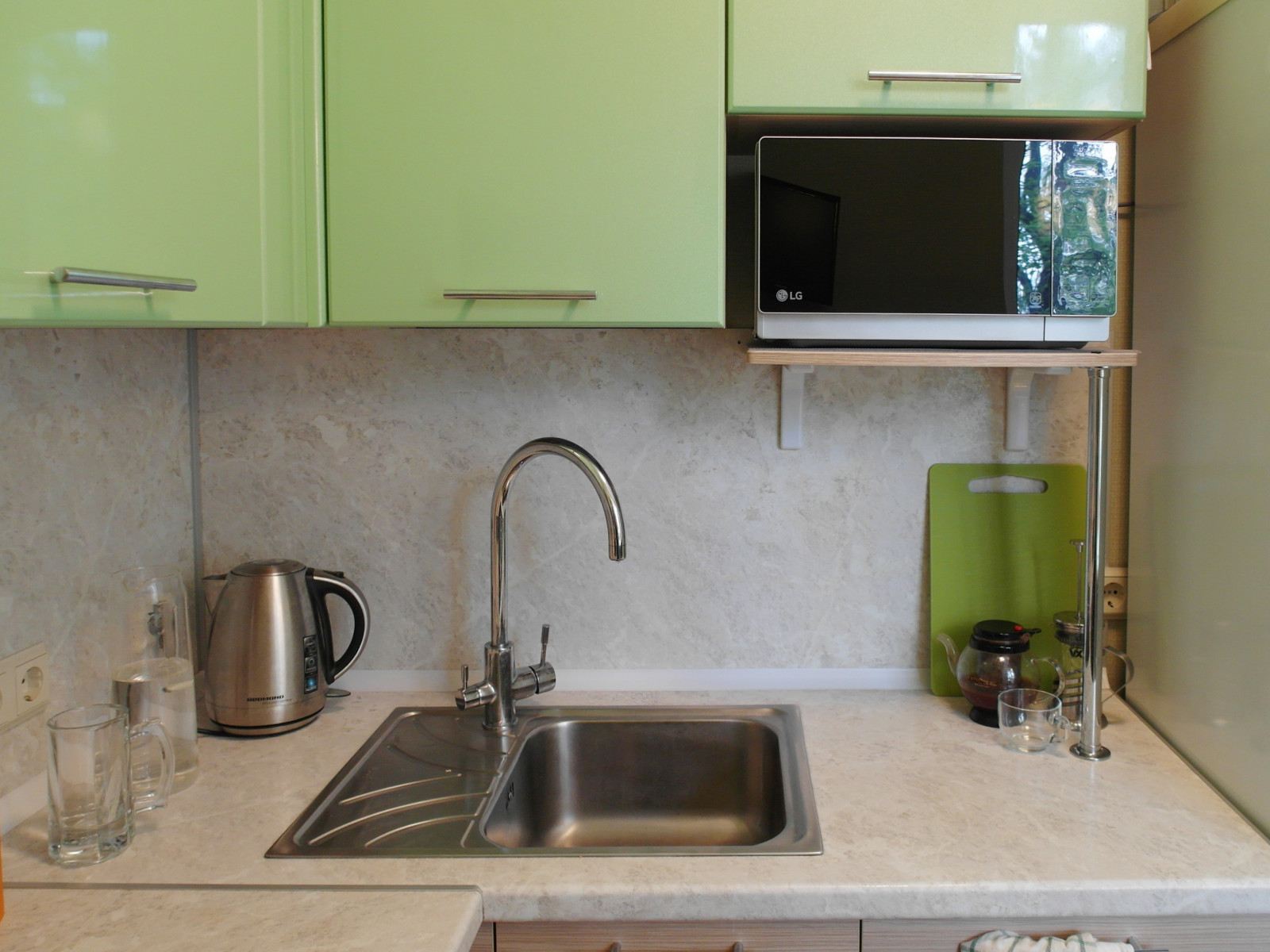 Рабочая поверхность 142 см длиной