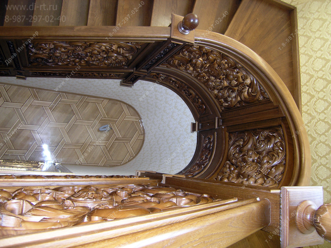 Лестница с резьбой