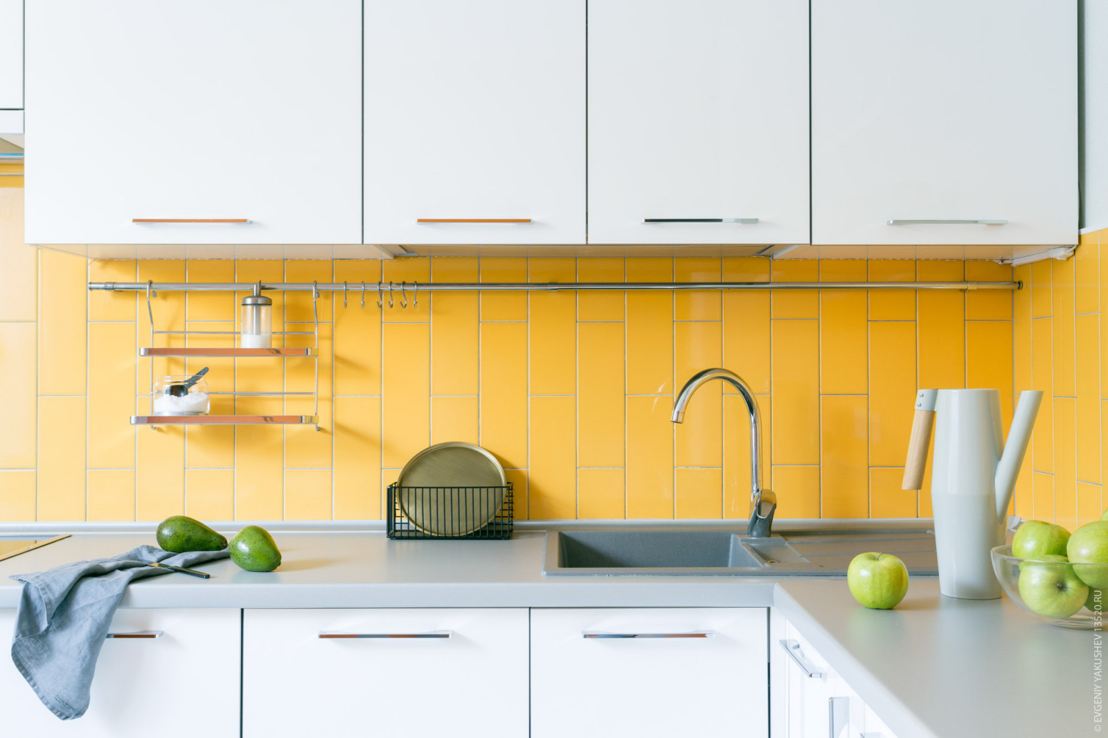 Multicolored apartment in Zhulebino, Moscow