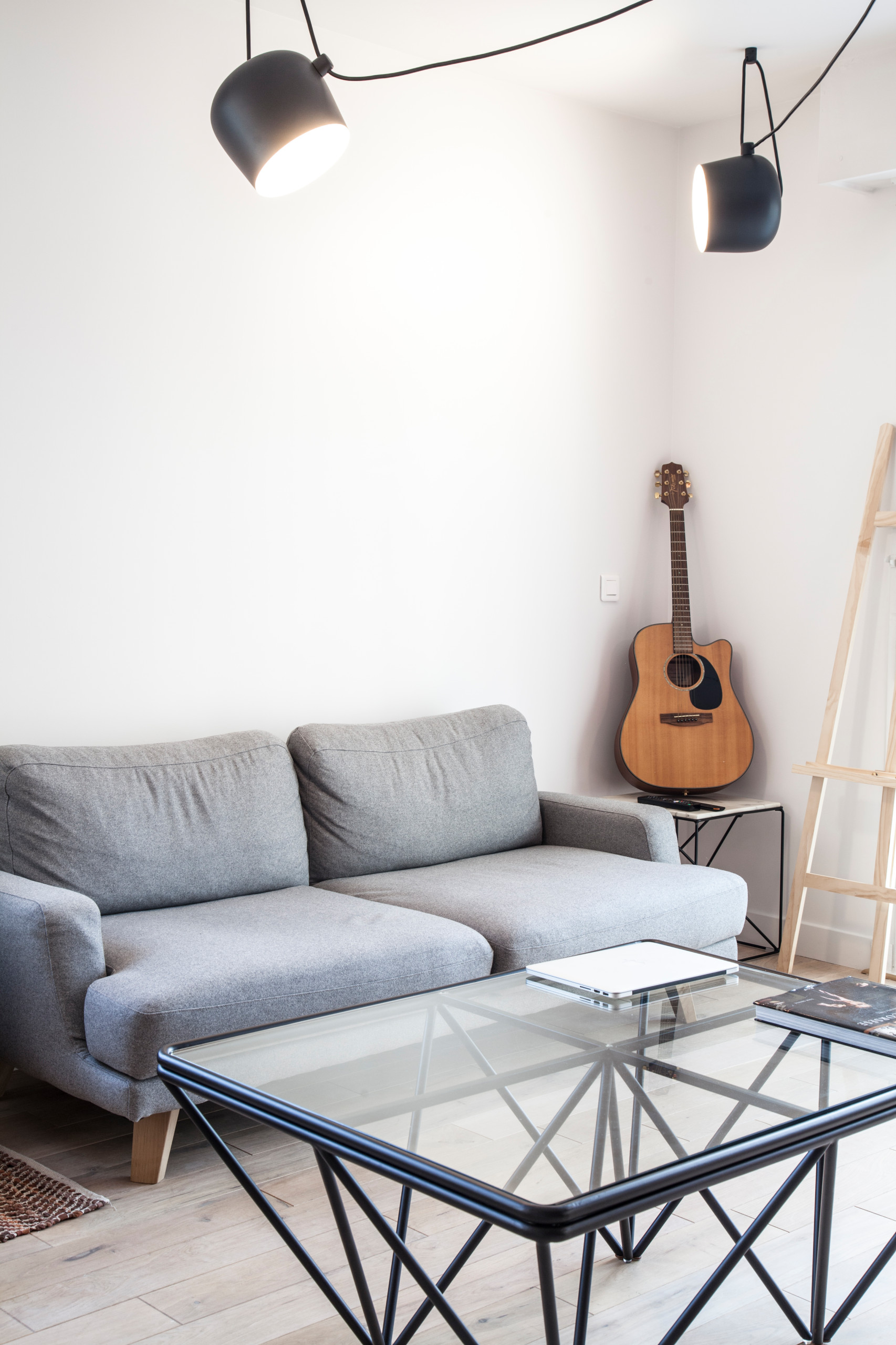 До и после: Микроапартаменты с причудливой стеной-столом