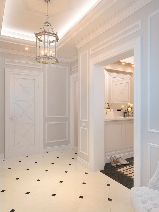 У Ростральных колонн