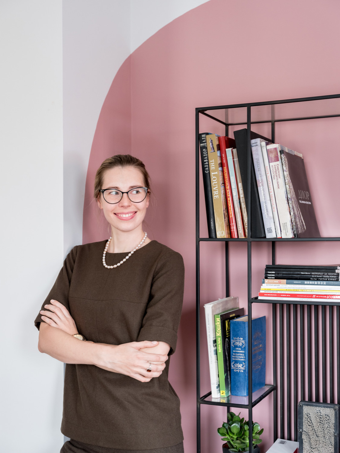 Houzz тур: Квартира с радиусной стеной и невысокими потолками