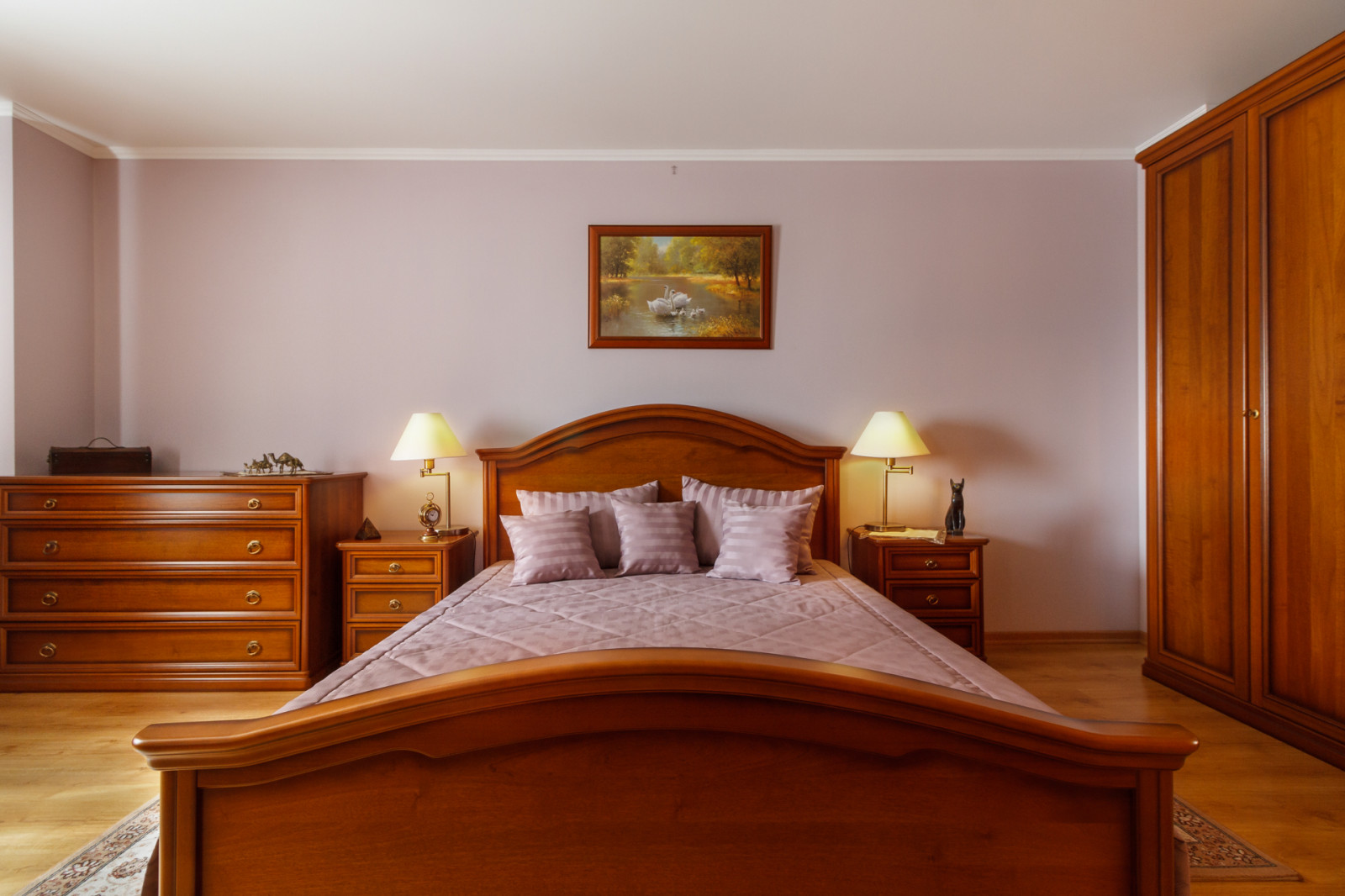 Трёхкомнатная квартира с кухней-гостиной в классическом стиле