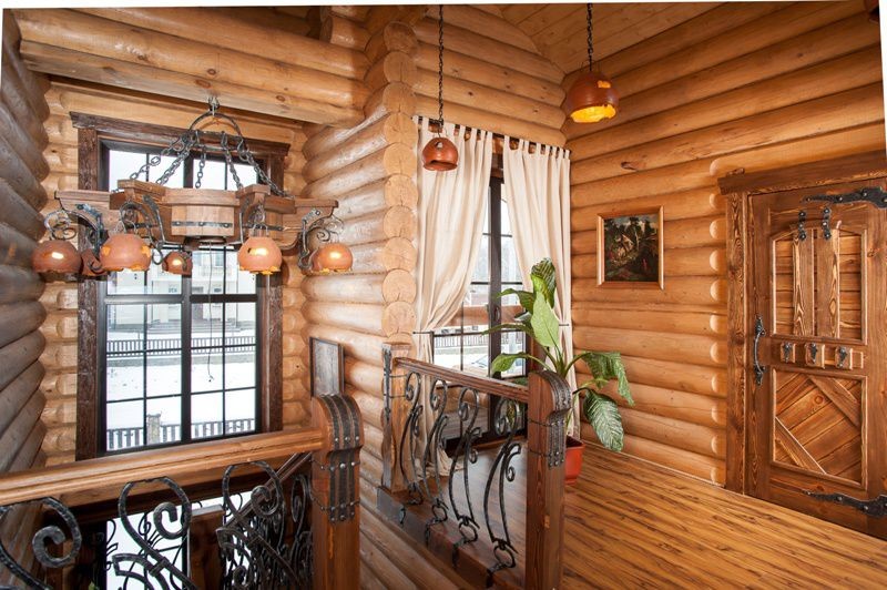 Обложка проекта: Оформление лестницы и холлов в бревенчатом доме