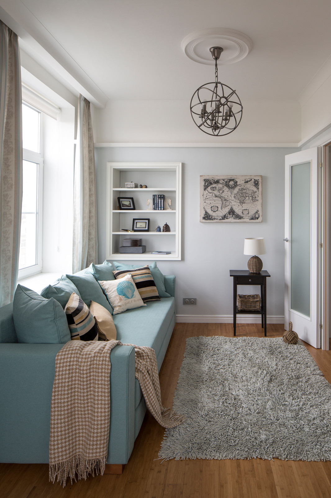 Девушка с веслом