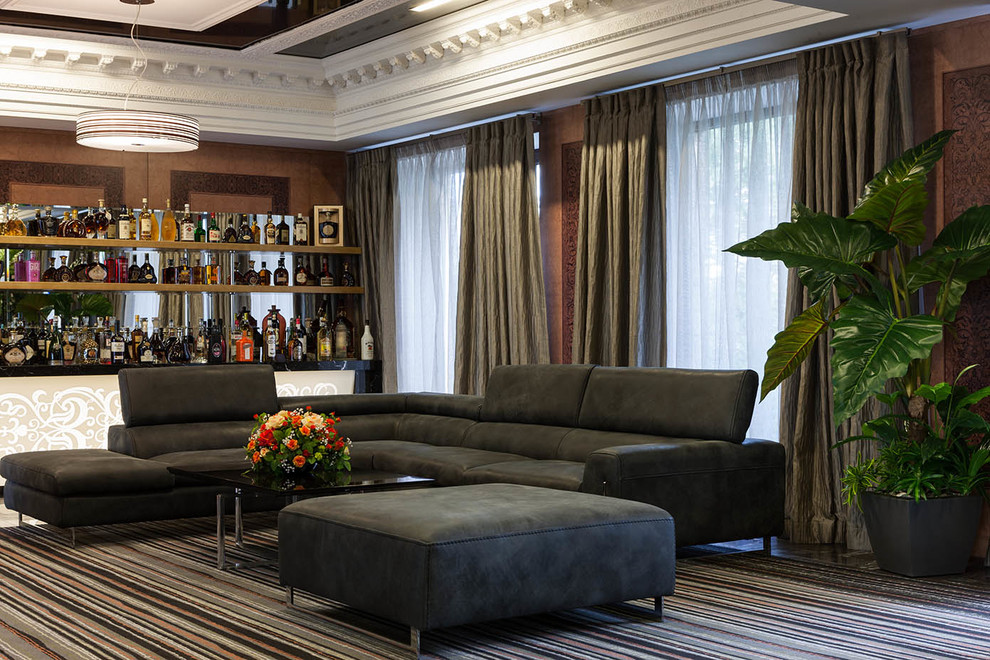 Офис с камином. Office with fireplace.