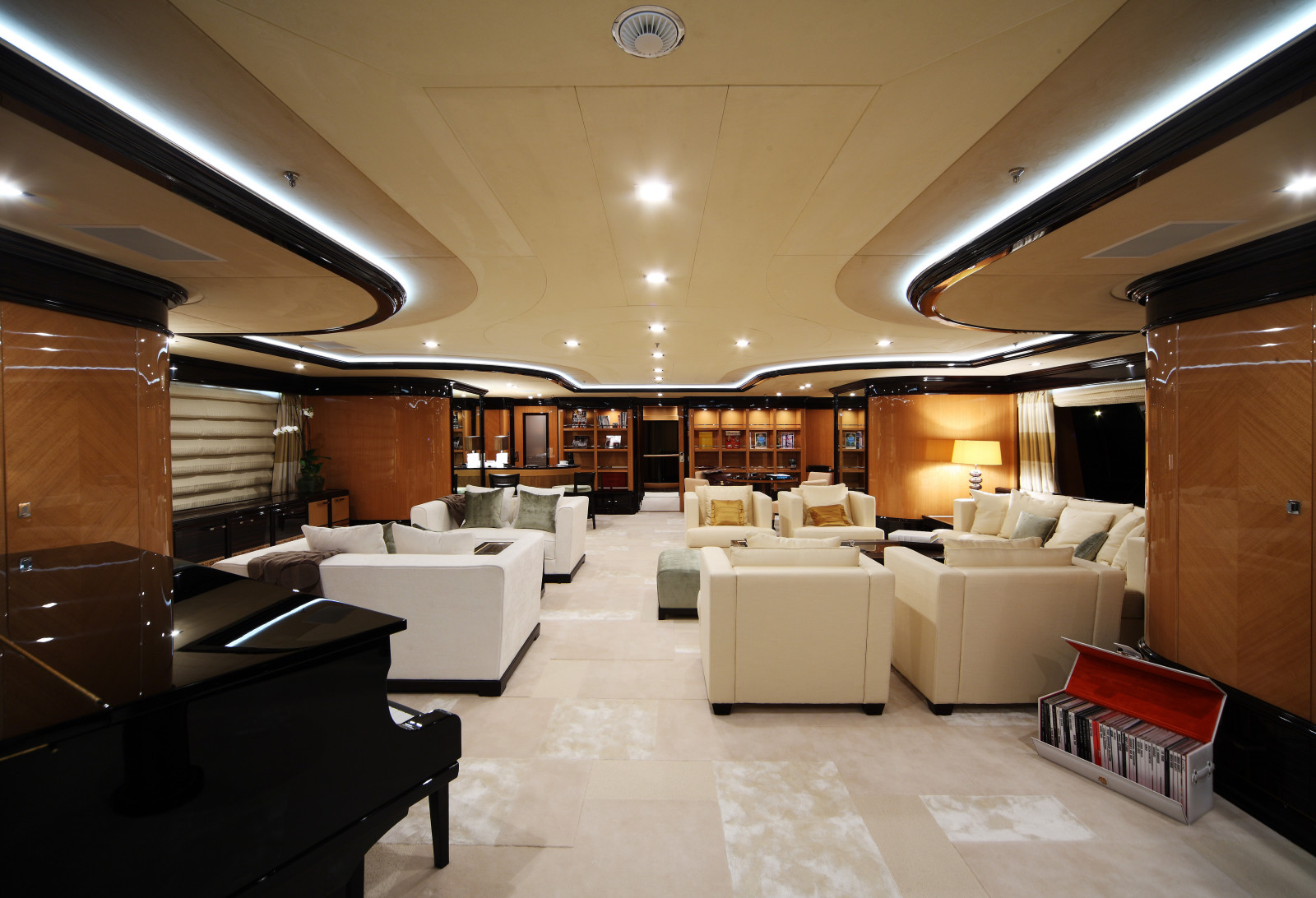 Проект яхты от итальянской компании RADICE