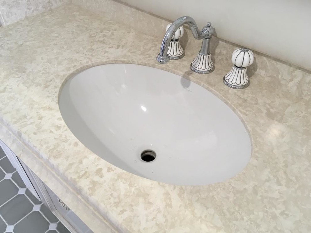 Обложка проекта: Столешница из мрамора с плинтусом в ванную комнату