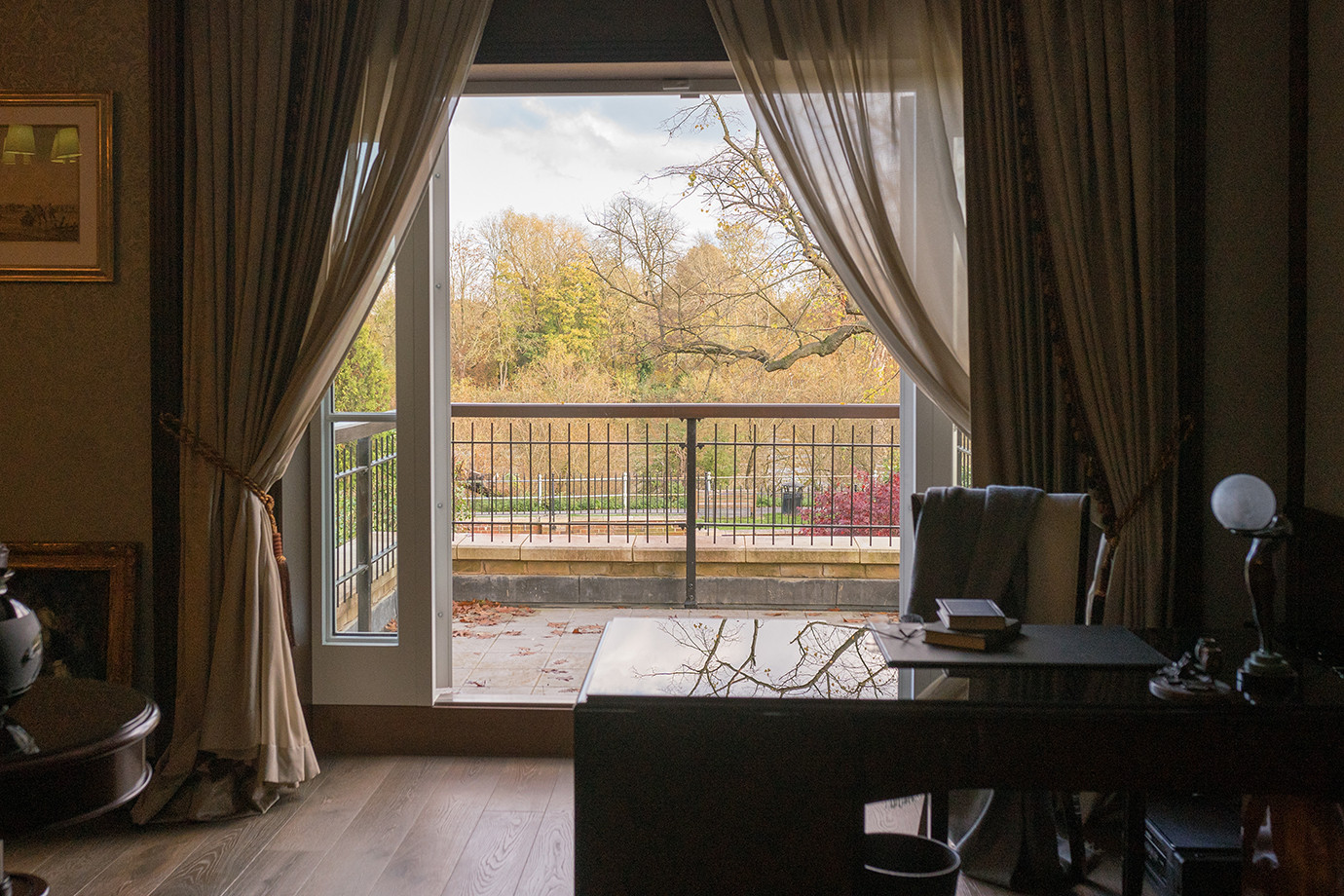Кабинет хозяина дома с видом на Темзу