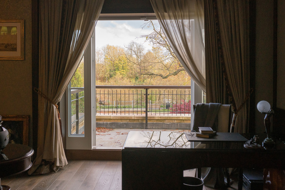 Кабинет хозяина дома с видом на Темзу