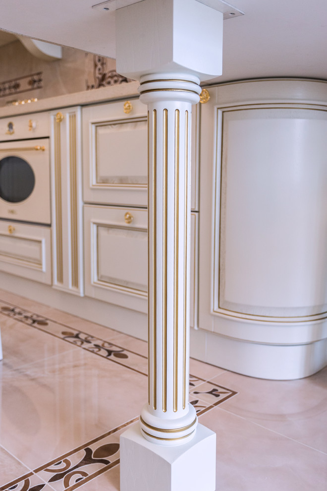 кухня , классика, фасад ясень под эмалью с патиной , столешница акрил