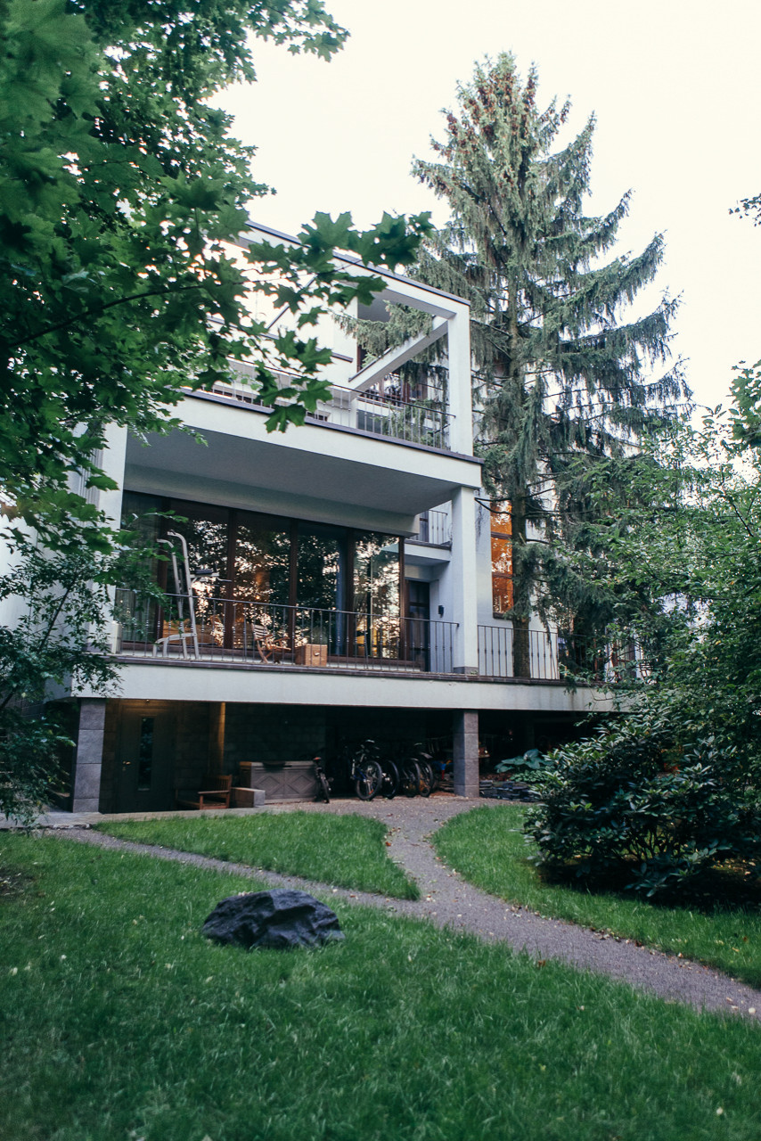 Обложка проекта: История о доме, построенном в "странном" месте