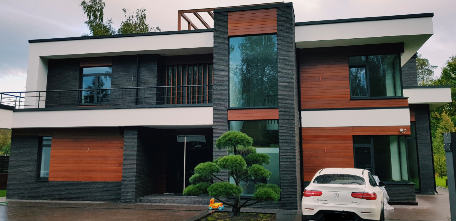 Современный дом с плоской кровлей