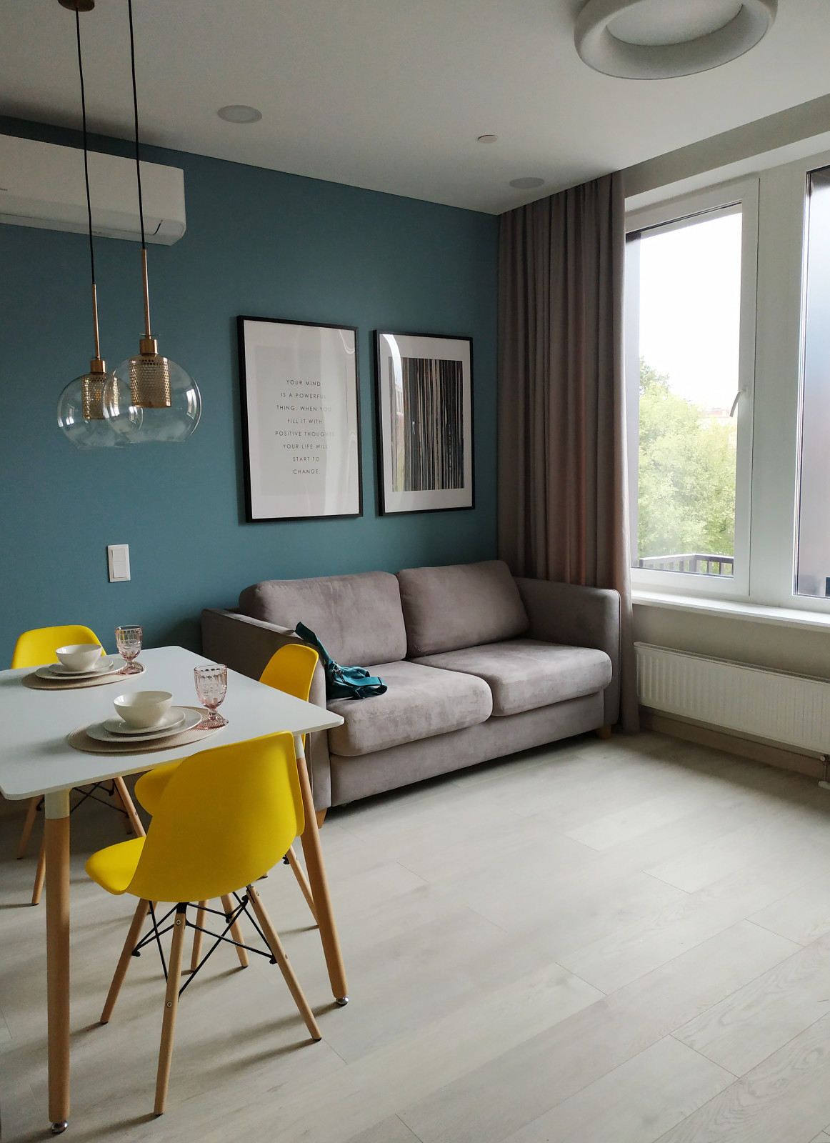 Бирюзово-желтый интерьер