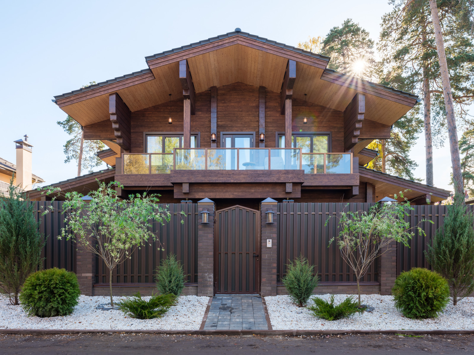 Остекление дома, веранды и гаража деревянными окна из сосны