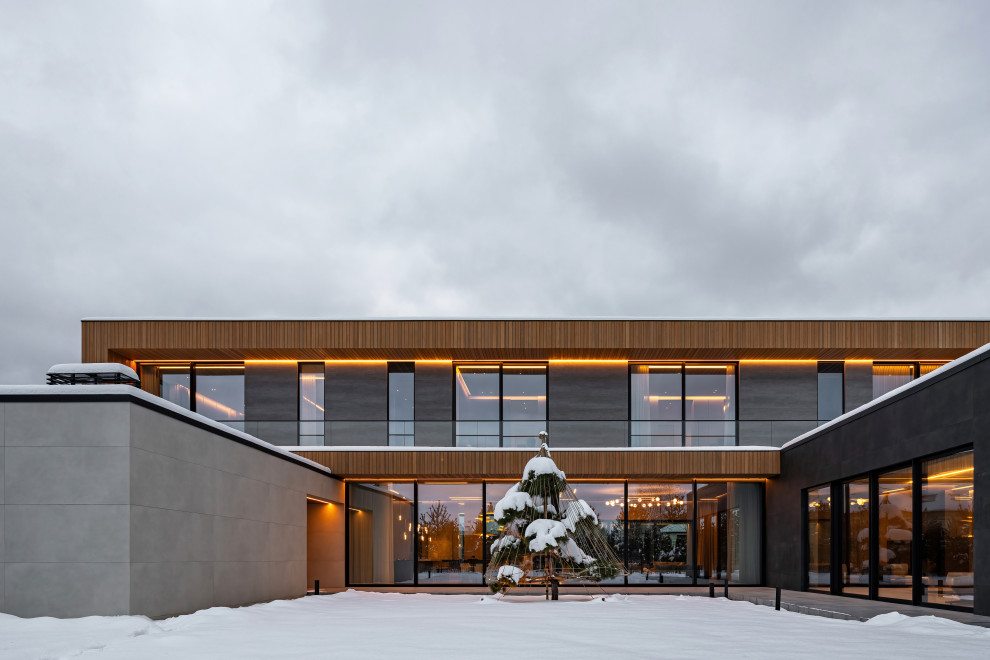 Двухэтажный загородный дом в современном стиле с глиняными акцентами