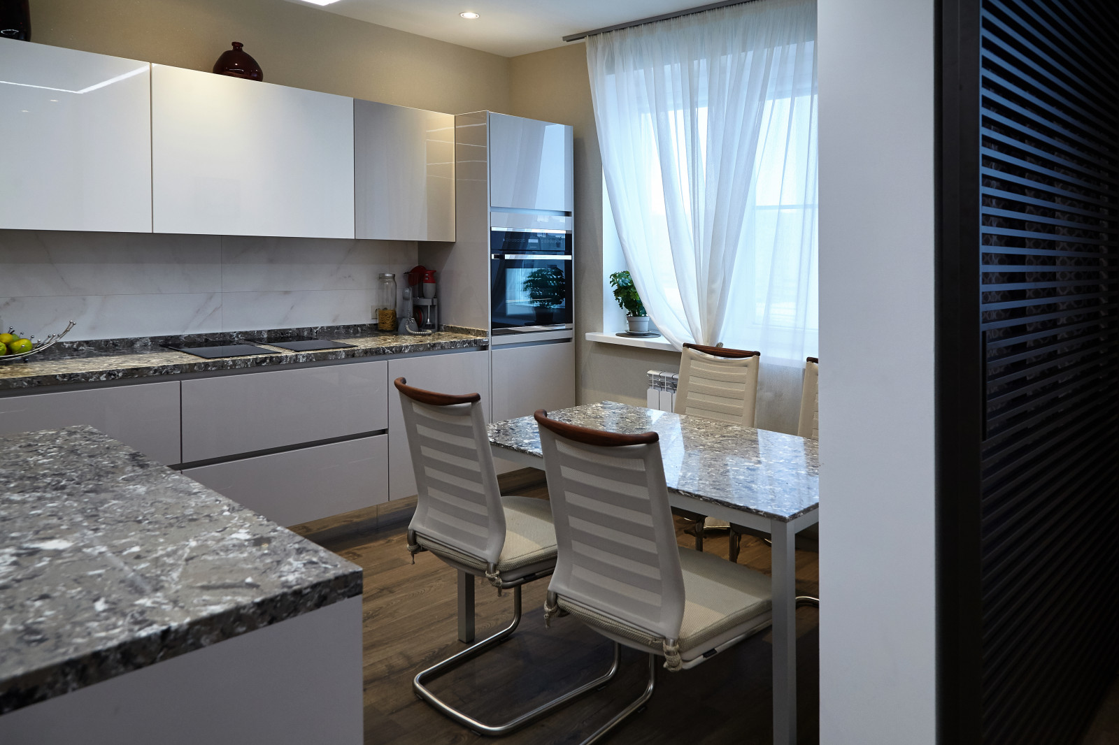 Современная кухня в белом цвете