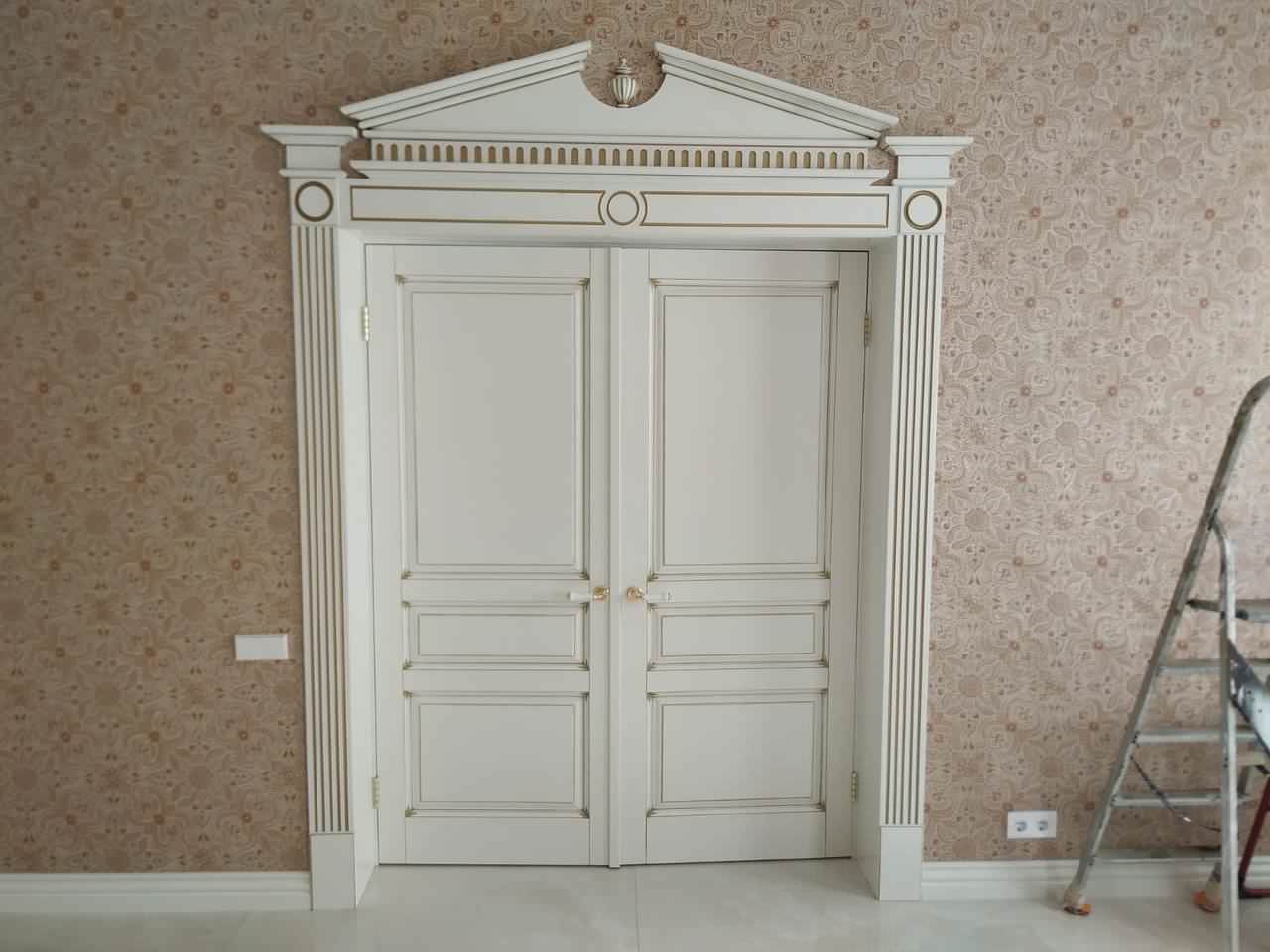 Обложка проекта: Двери белые с резными элементами