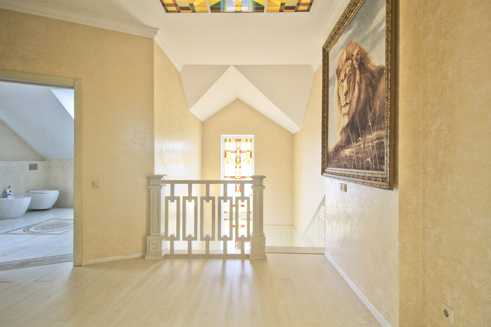 Дом со львами