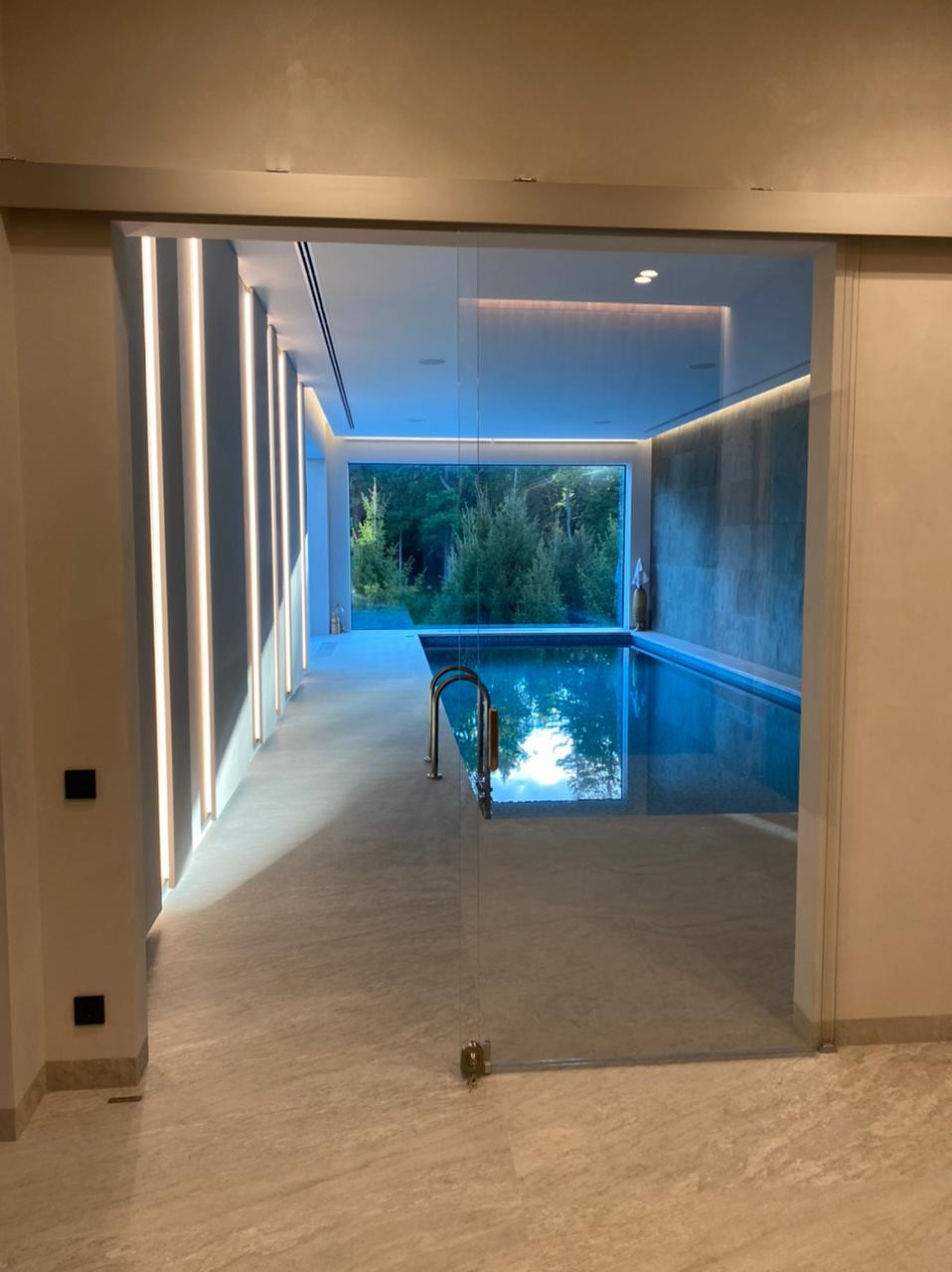 Стеклянные перегородки