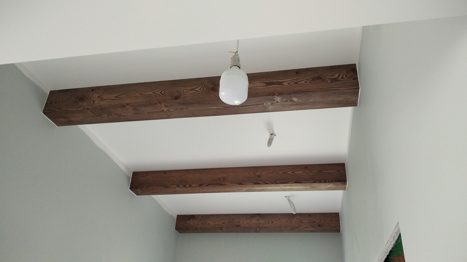 Брашированная лиственница в отделке дома