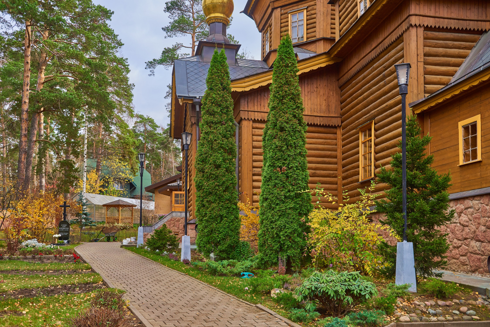 Сад в средиземноморском стиле в коттеджном поселке «Барвиха»