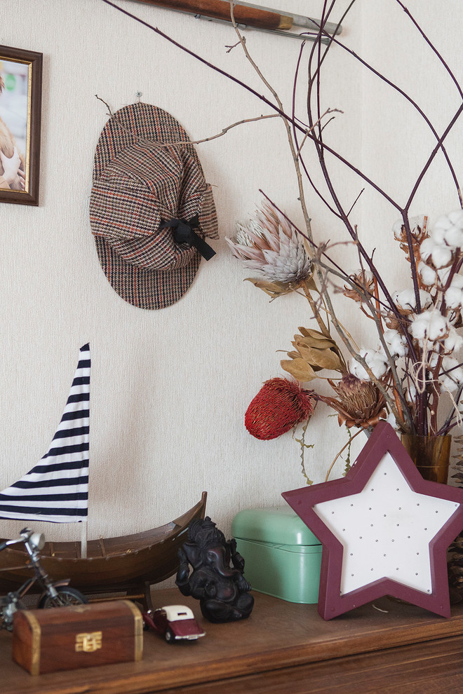 В гостях: Коллекция фонарей, винтажное бюро и петербургская эклектика