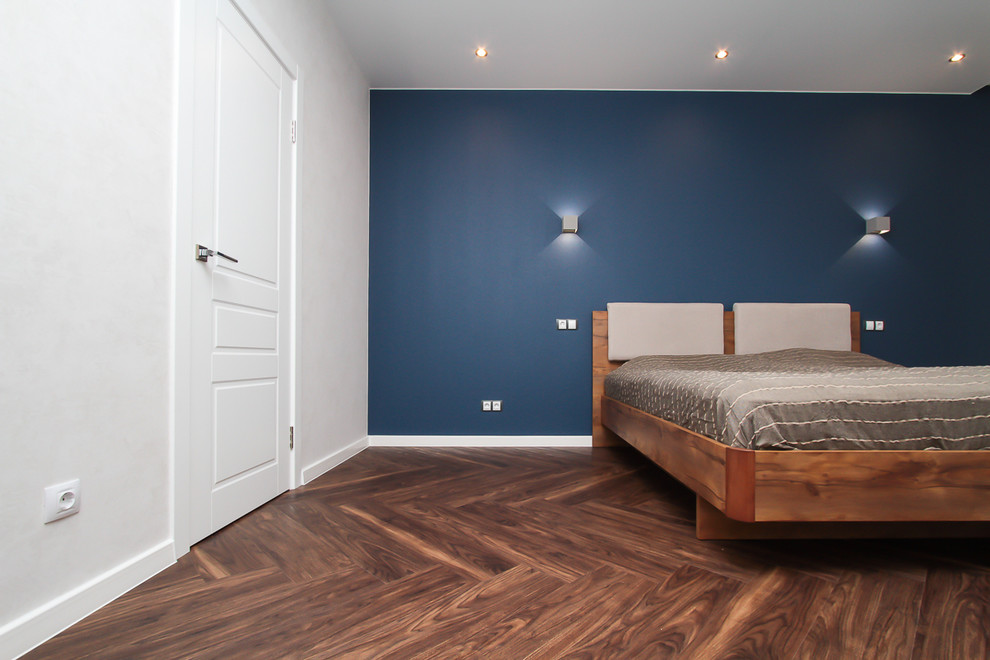 Квартира в современном стиле с яркими цветовыми акцентами.