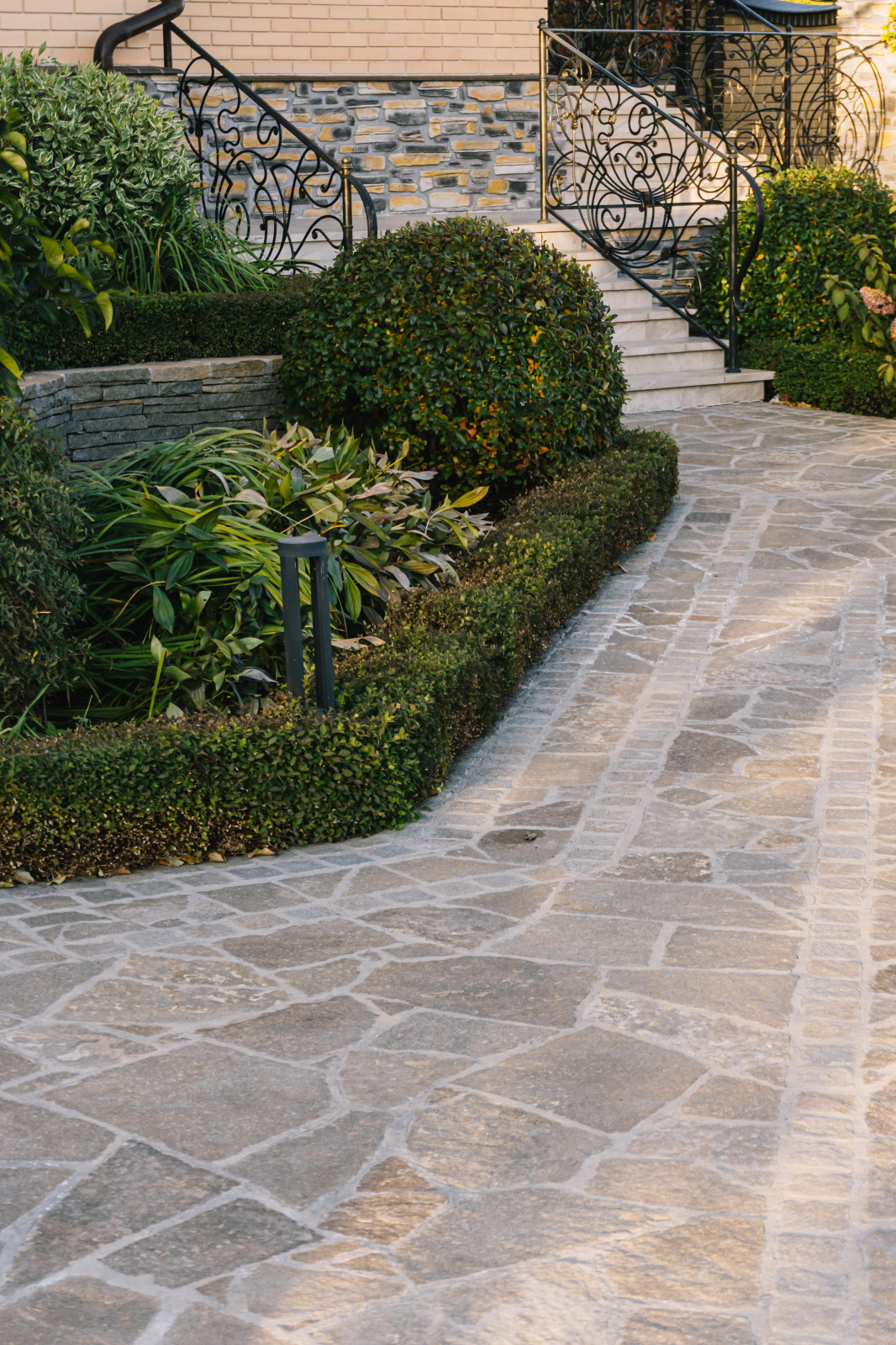 Сад с подпорными стенами