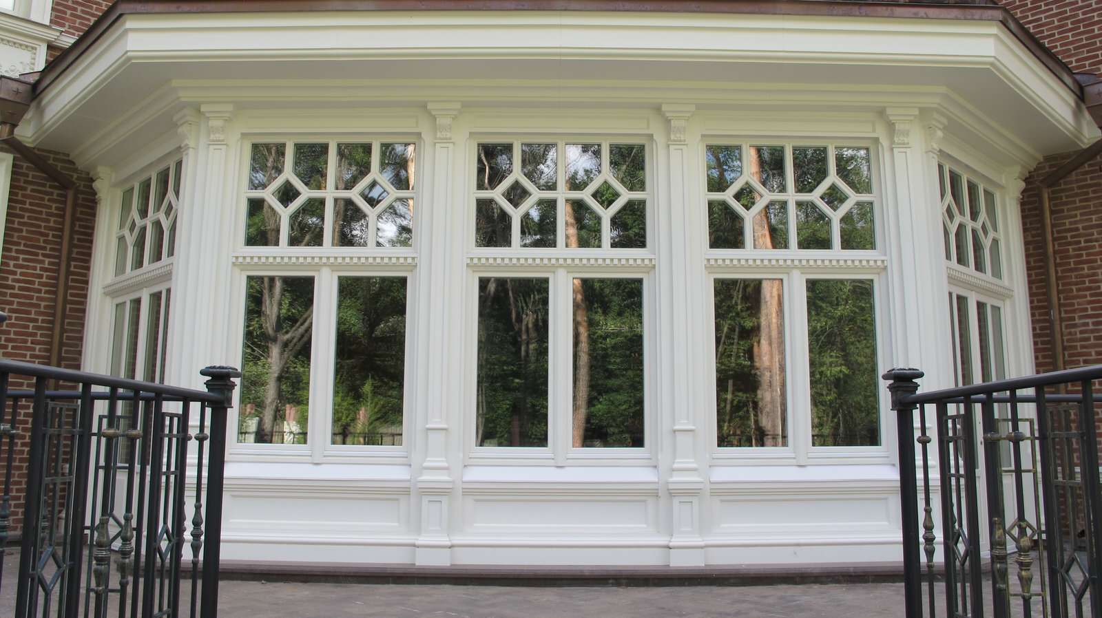 Окна из дуба для коттеджа  в Серебреном бору