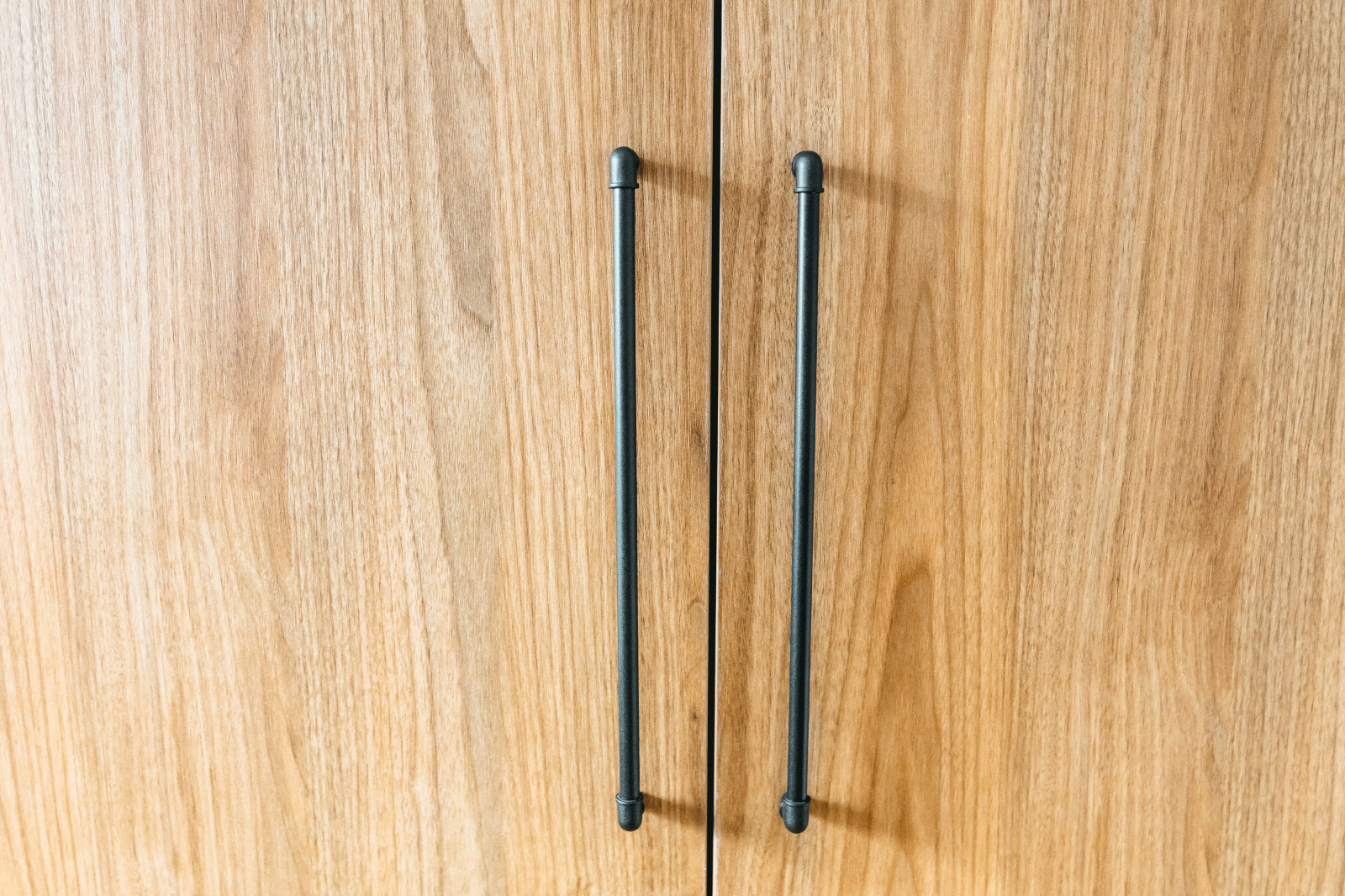 Ручки из черного металла